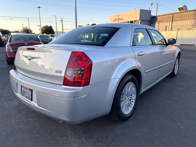 2010 Chrysler 300 Touring 4dr Sedan - 23046845 - 22