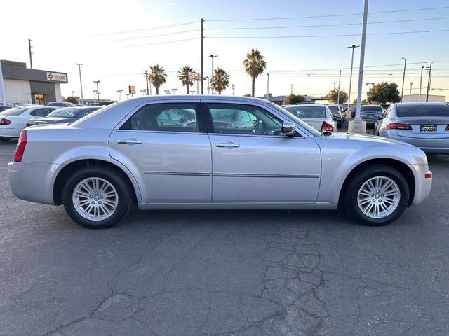 2010 Chrysler 300 Touring 4dr Sedan - 23046845 - 24