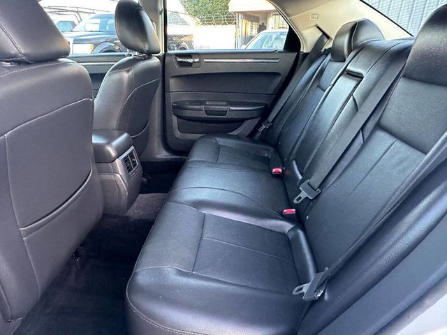 2010 Chrysler 300 Touring 4dr Sedan - 23046845 - 25