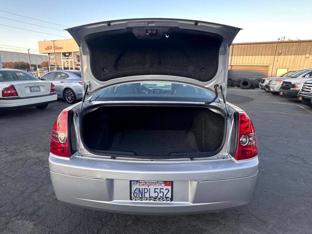 2010 Chrysler 300 Touring 4dr Sedan - 23046845 - 5