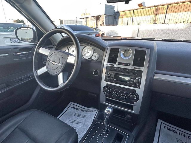 2010 Chrysler 300 Touring 4dr Sedan - 23046845 - 6