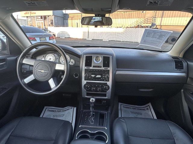 2010 Chrysler 300 Touring 4dr Sedan - 23046845 - 7