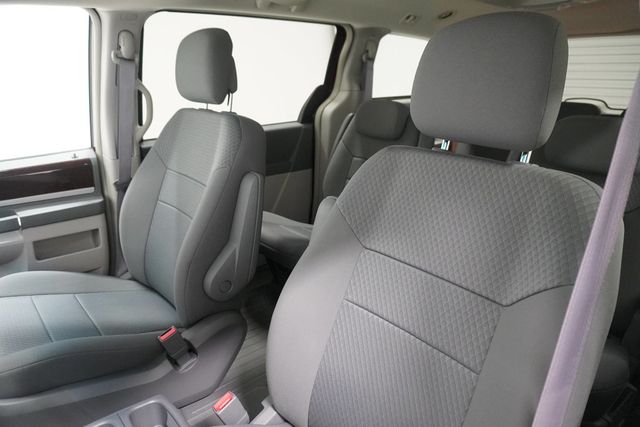 2010 Chrysler Town & Country 4dr Wagon Touring - 22948276 - 9