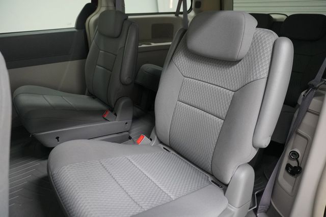 2010 Chrysler Town & Country 4dr Wagon Touring - 22948276 - 11