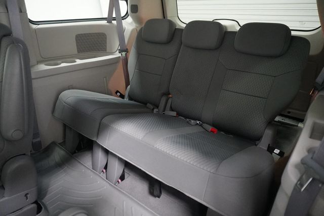 2010 Chrysler Town & Country 4dr Wagon Touring - 22948276 - 12