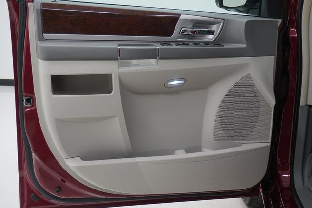 2010 Chrysler Town & Country 4dr Wagon Touring - 22948276 - 14