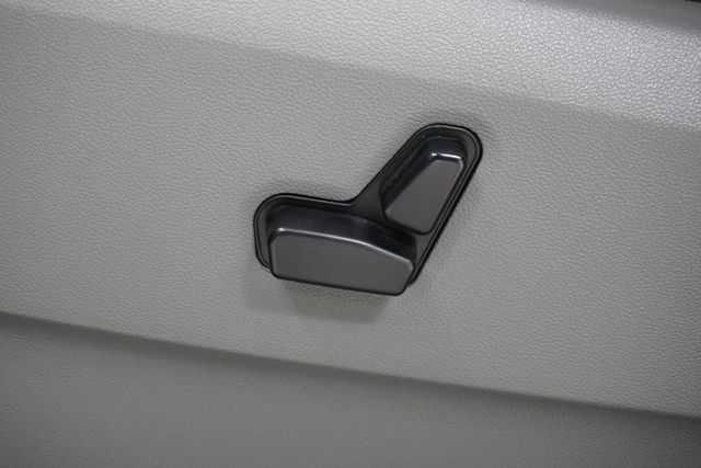 2010 Chrysler Town & Country 4dr Wagon Touring - 22948276 - 15