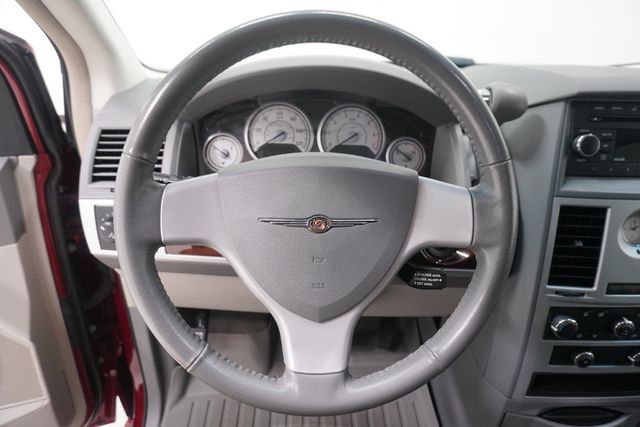 2010 Chrysler Town & Country 4dr Wagon Touring - 22948276 - 16