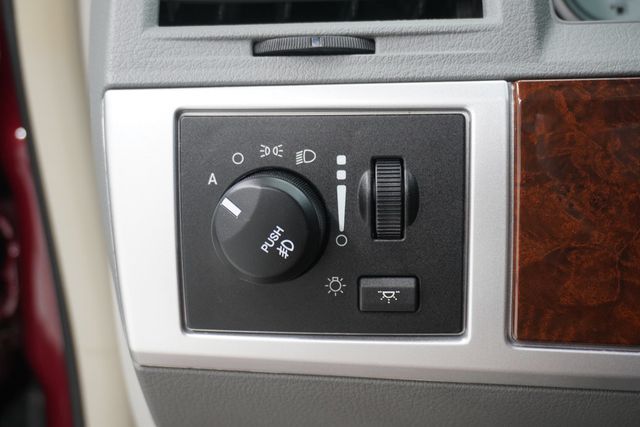 2010 Chrysler Town & Country 4dr Wagon Touring - 22948276 - 21