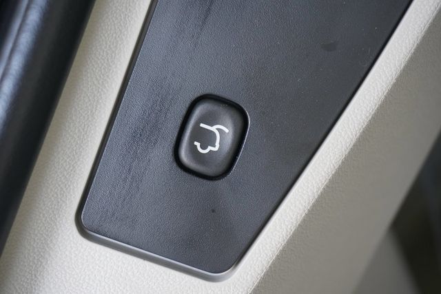 2010 Chrysler Town & Country 4dr Wagon Touring - 22948276 - 24