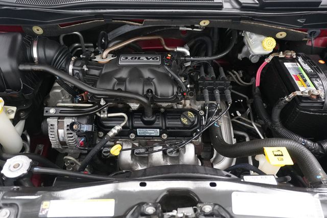 2010 Chrysler Town & Country 4dr Wagon Touring - 22948276 - 28