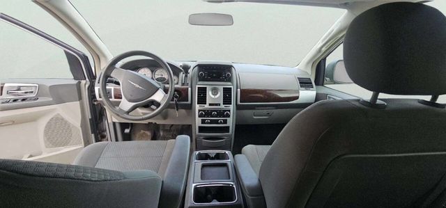 2010 Chrysler Town & Country 4dr Wagon Touring - 22991748 - 7