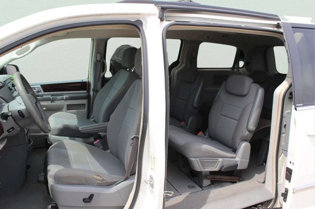 2010 Chrysler Town & Country 4dr Wagon Touring - 23025306 - 6