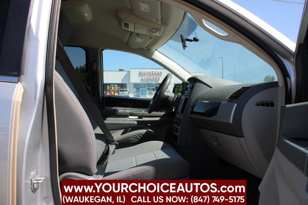 2010 Chrysler Town & Country 4dr Wagon Touring - 22874306 - 10