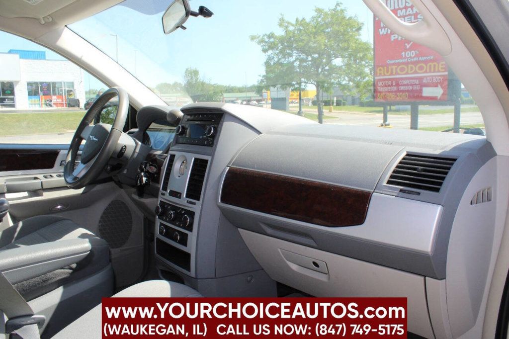 2010 Chrysler Town & Country 4dr Wagon Touring - 22874306 - 11