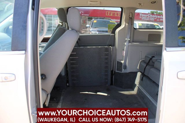 2010 Chrysler Town & Country 4dr Wagon Touring - 22874306 - 17