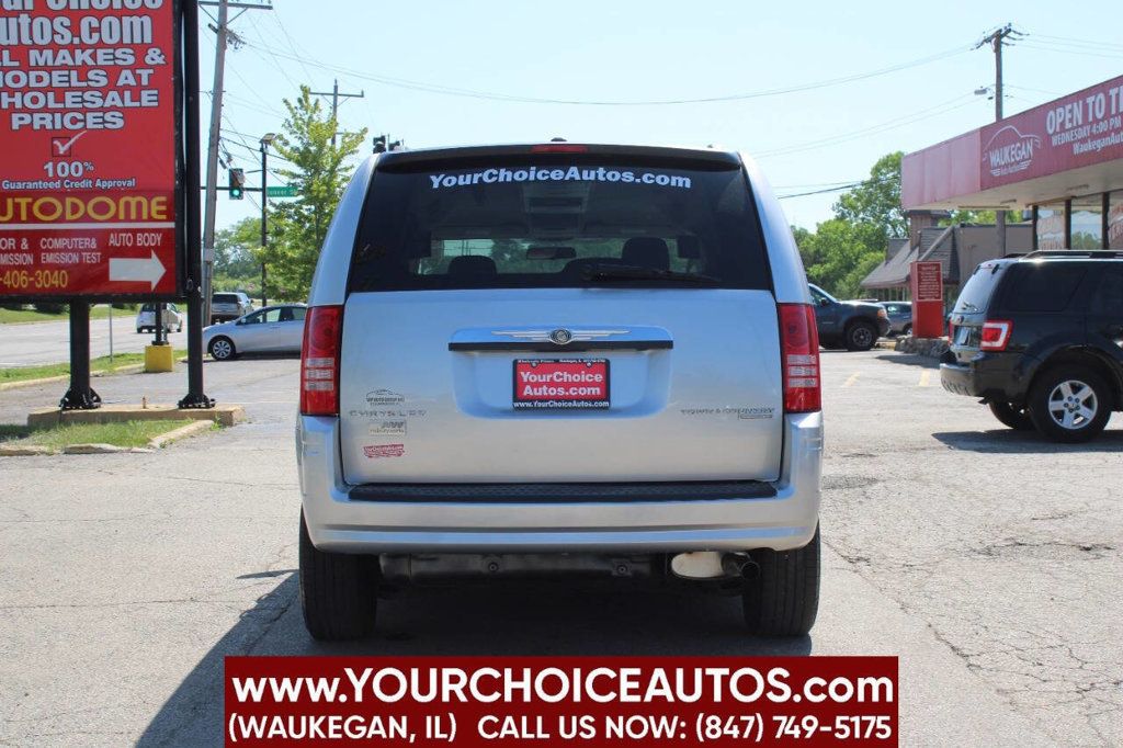 2010 Chrysler Town & Country 4dr Wagon Touring - 22874306 - 5