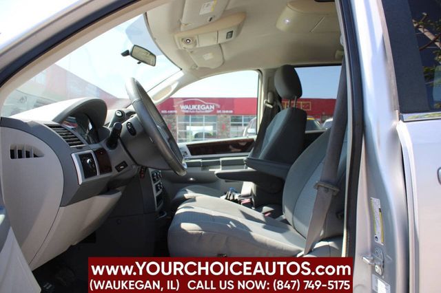 2010 Chrysler Town & Country 4dr Wagon Touring - 22874306 - 8