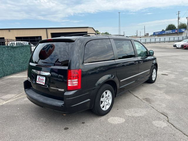 2010 Chrysler Town & Country 4dr Wagon Touring Plus - 22901596 - 3