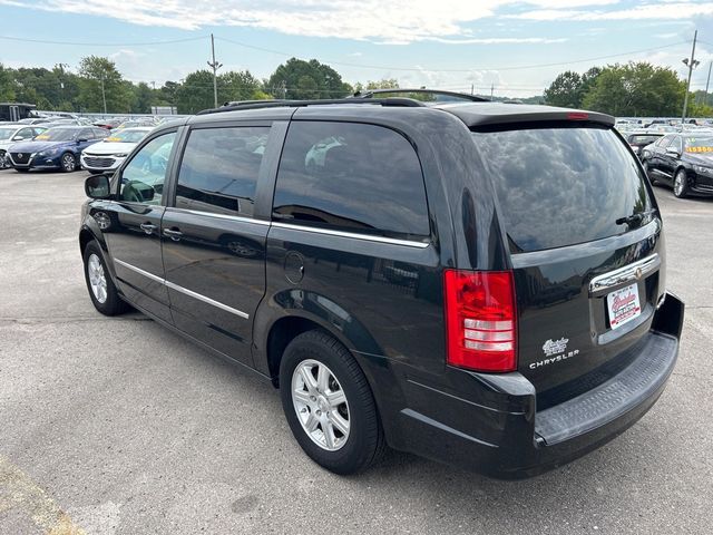 2010 Chrysler Town & Country 4dr Wagon Touring Plus - 22901596 - 5