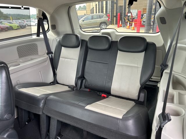 2010 Chrysler Town & Country 4dr Wagon Touring Plus - 22901596 - 6