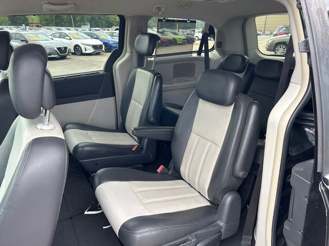 2010 Chrysler Town & Country 4dr Wagon Touring Plus - 22901596 - 7