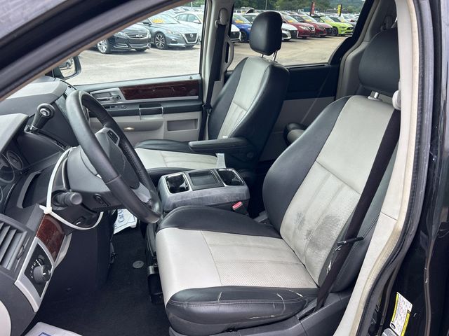 2010 Chrysler Town & Country 4dr Wagon Touring Plus - 22901596 - 8