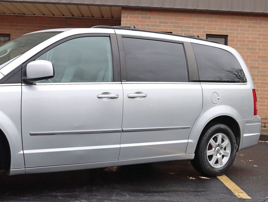 2010 Chrysler Town & Country 4dr Wagon Touring Plus - 22651684 - 1