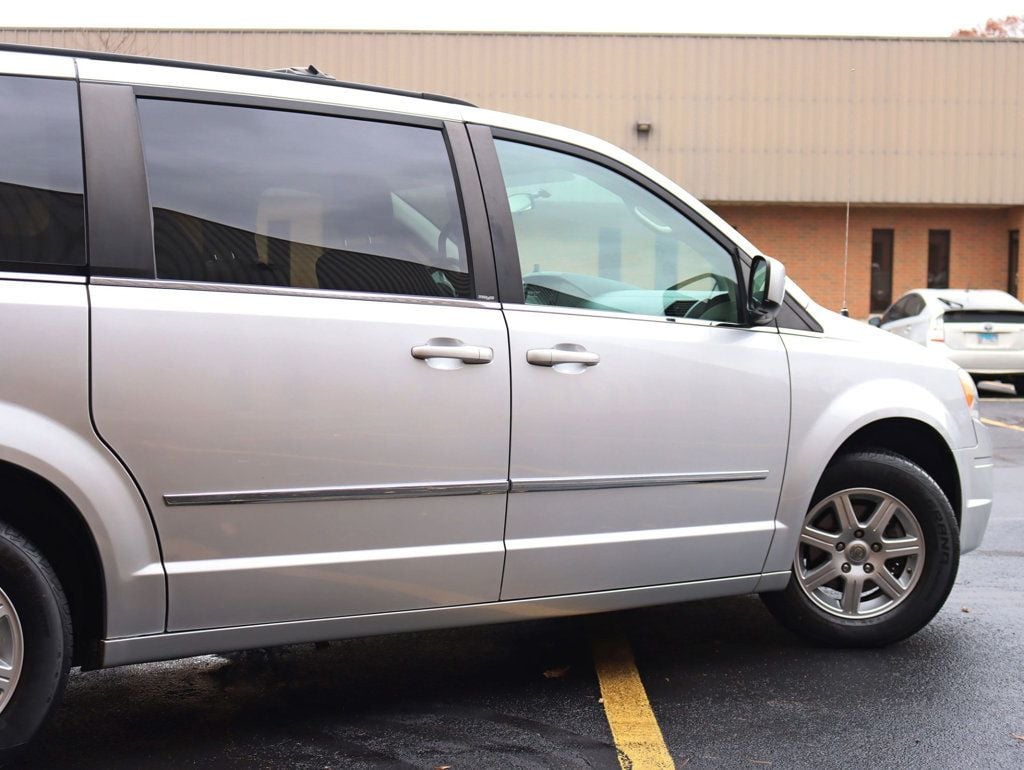 2010 Chrysler Town & Country 4dr Wagon Touring Plus - 22651684 - 3