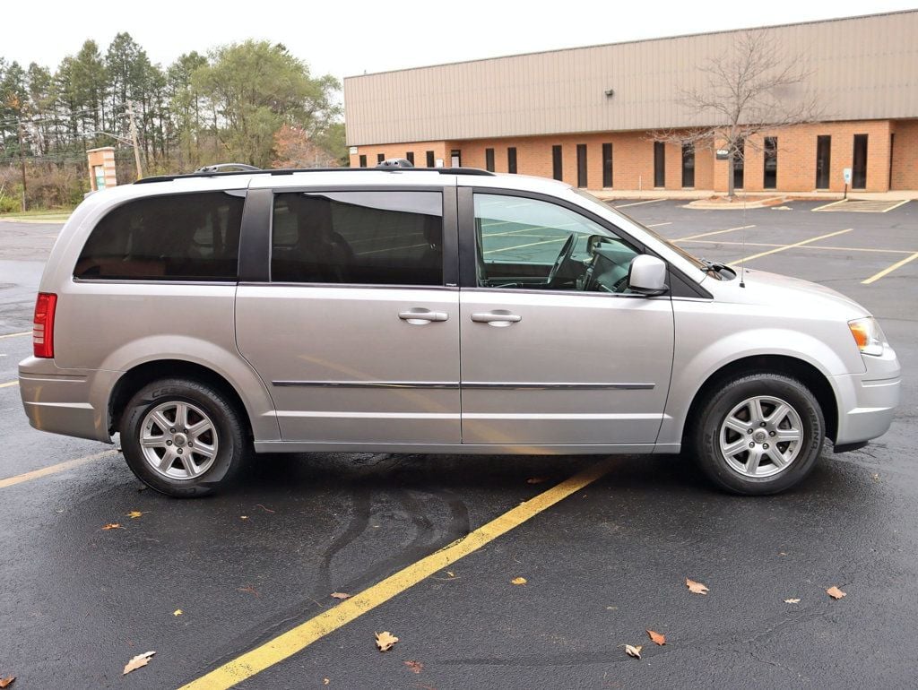 2010 Chrysler Town & Country 4dr Wagon Touring Plus - 22651684 - 7