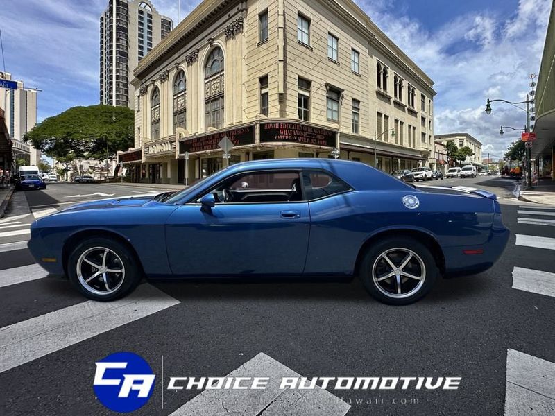 2010 Dodge Challenger SE photo 3