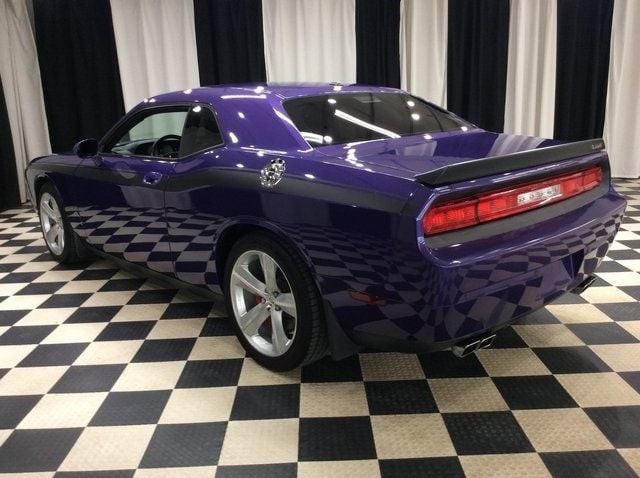 2010 Dodge Challenger SRT8 photo 4