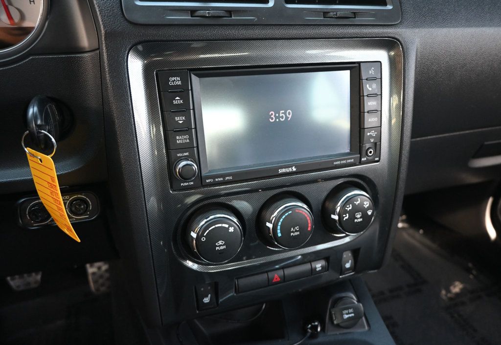 Dodge Challenger photo 12