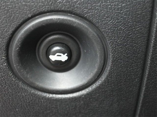 2010 Dodge Challenger R/T photo 17
