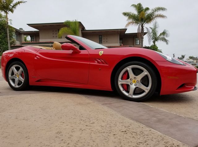 2010 Ferrari California 2dr Convertible - 18398625 - 10