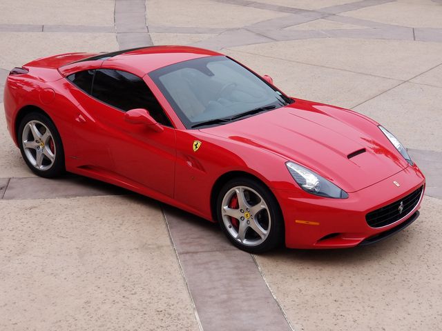 2010 Ferrari California 2dr Convertible - 18398625 - 19