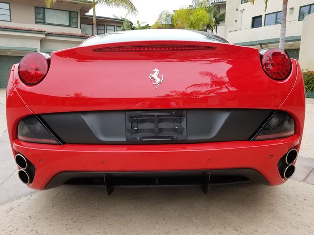 2010 Ferrari California 2dr Convertible - 18398625 - 23