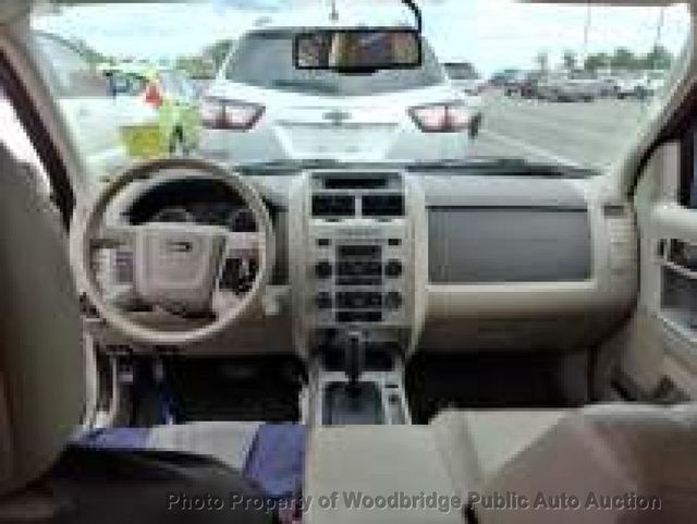 2010 Ford Escape FWD 4dr XLT - 23072451 - 7