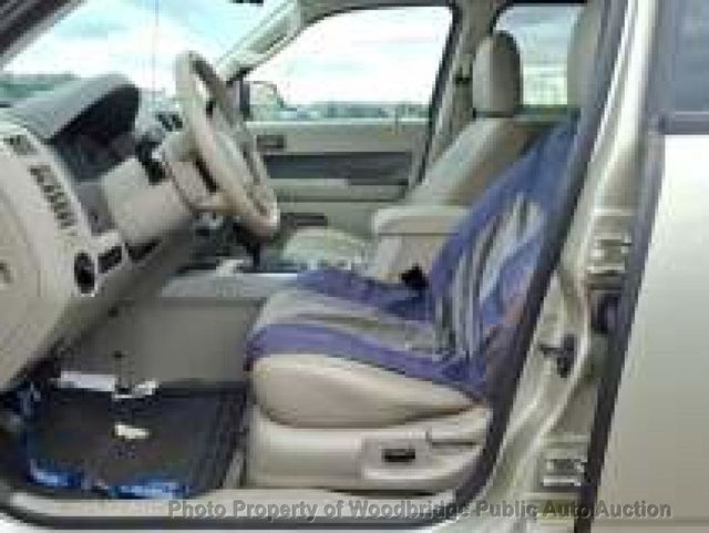 2010 Ford Escape FWD 4dr XLT - 23072451 - 8