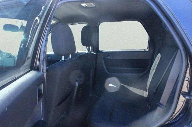2010 Ford Escape FWD 4dr XLT - 23016890 - 6