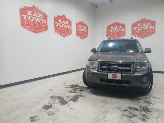 2010 Ford Escape FWD 4dr XLT - 22670532 - 1