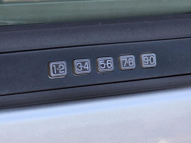 2010 Ford Expedition 2WD 4dr XLT - 22982689 - 19