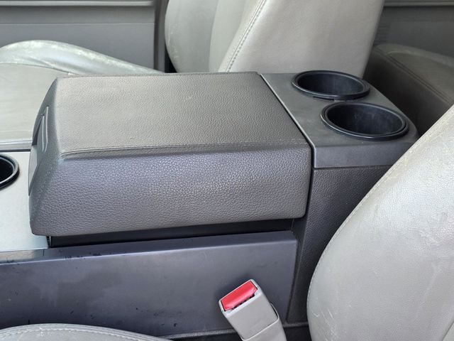 2010 Ford Expedition 2WD 4dr XLT - 22982689 - 6