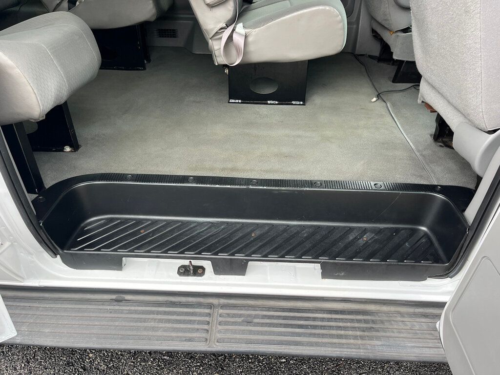 2010 Ford E-150 Passenger Van People Mover - 23042719 - 26