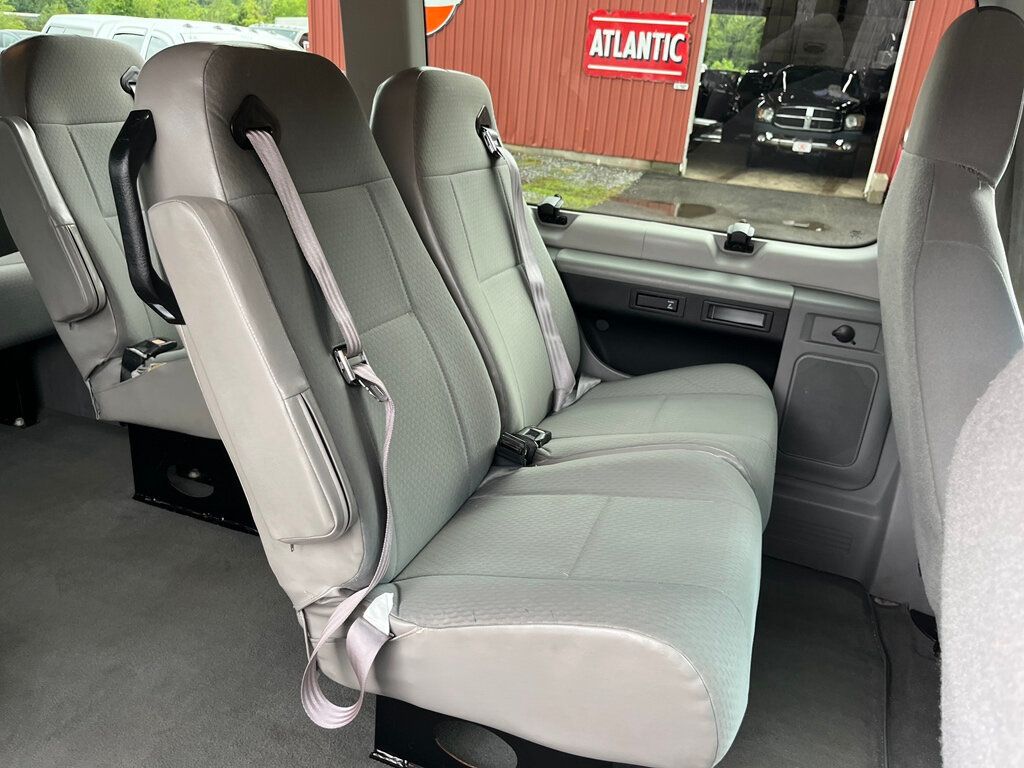 2010 Ford E-150 Passenger Van People Mover - 23042719 - 27