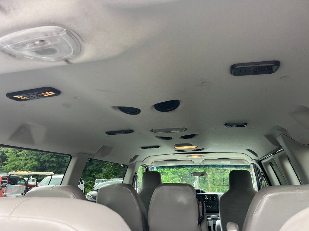 2010 Ford E-150 Passenger Van People Mover - 23042719 - 33