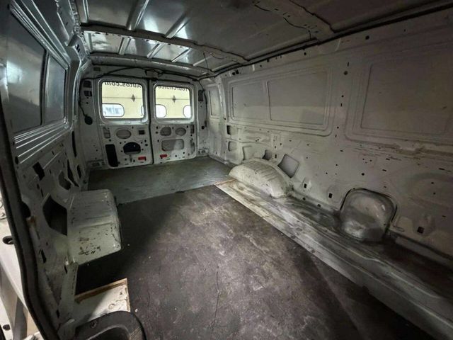 2010 Ford E-Series E 350 SD 3dr Extended Cargo Van - 22956485 - 24