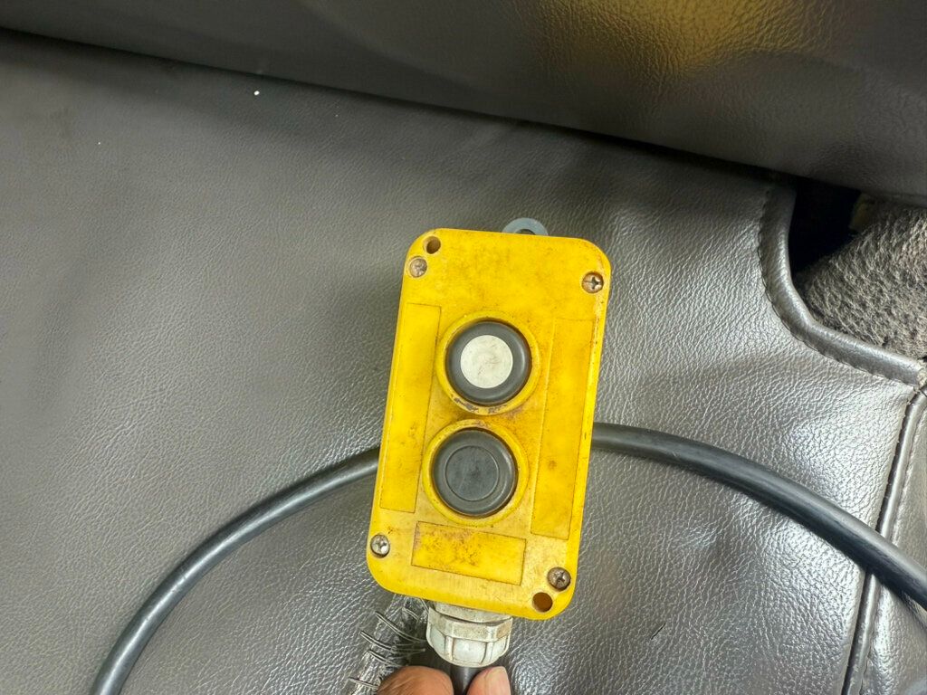 2010 Ford F350 SD 4X4 MASON DUMP TRUCK 76,000 ORIGINAL MILEAGE BEST OFFER - 21083598 - 52