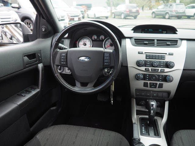 2010 Ford Focus 4dr Sedan SE - 18340613 - 5
