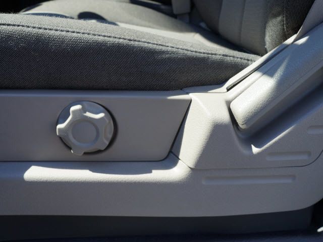 2010 Ford F-150 2WD Reg Cab 126" XL - 11951635 - 10